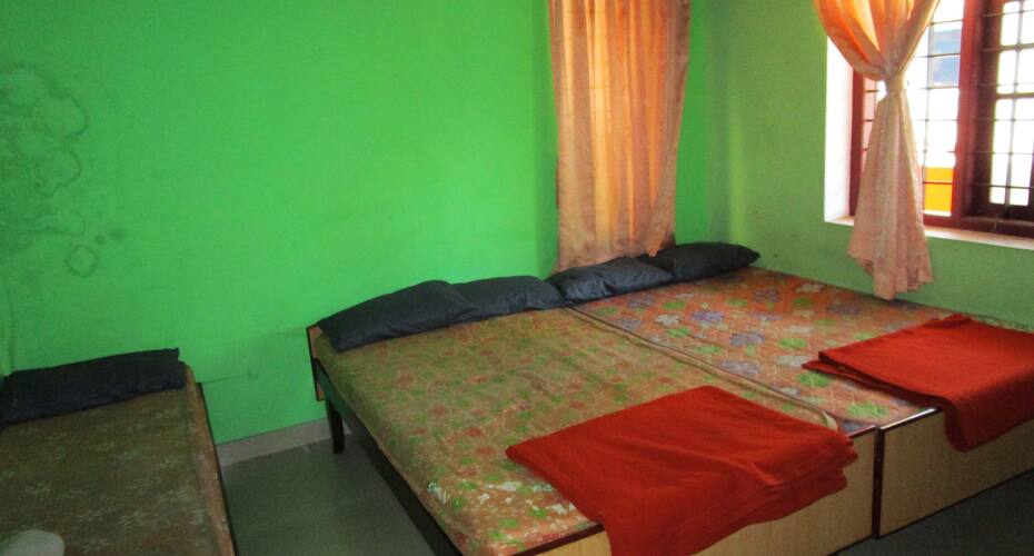 Hills View Home Stay, Valparai 5